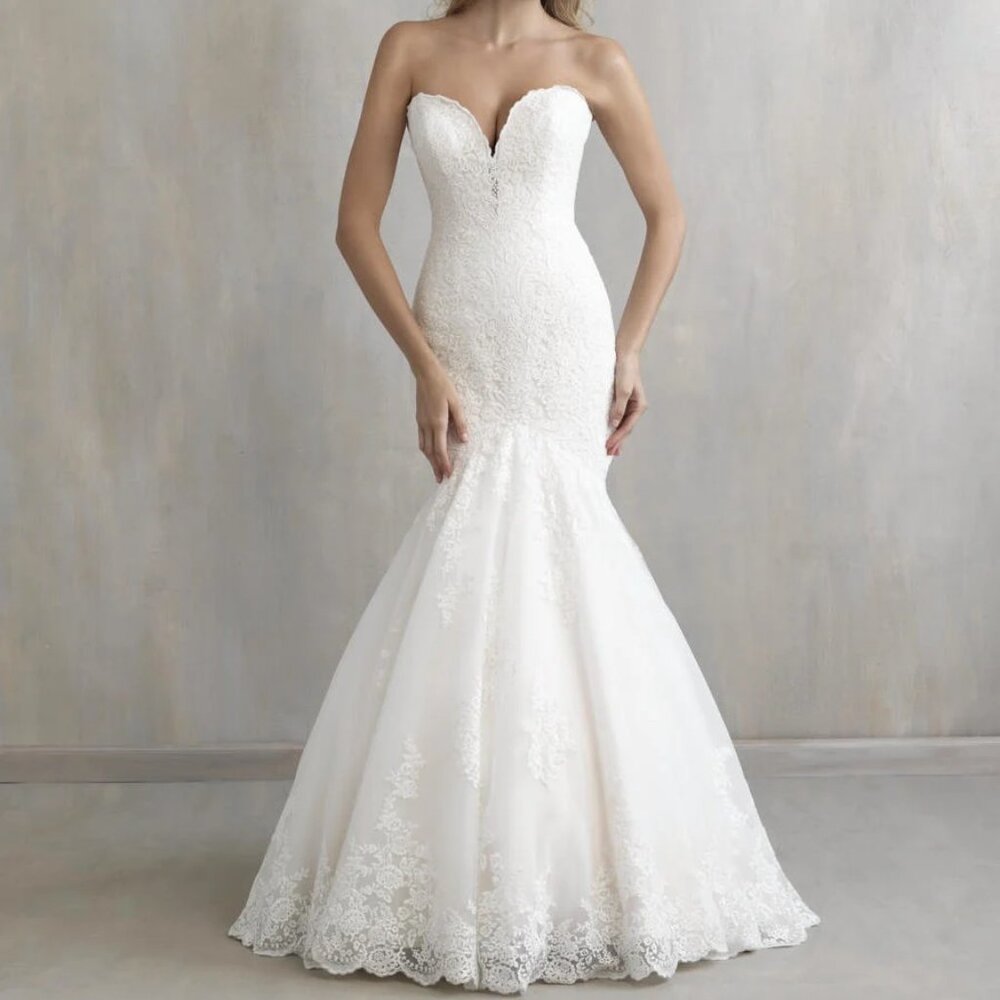 Mermaid Lace White Wedding Dress, Plunging Vneck, Fitted Bum Sexy Fit & Flare